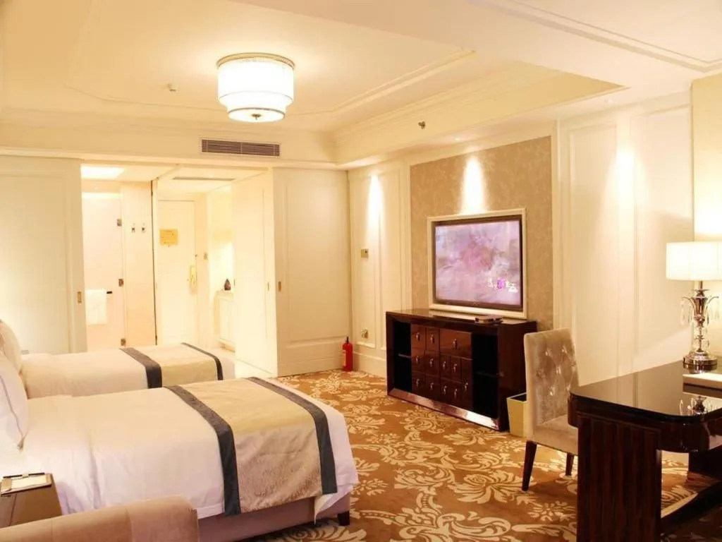 Bed in Lake Piedmont International Hotel