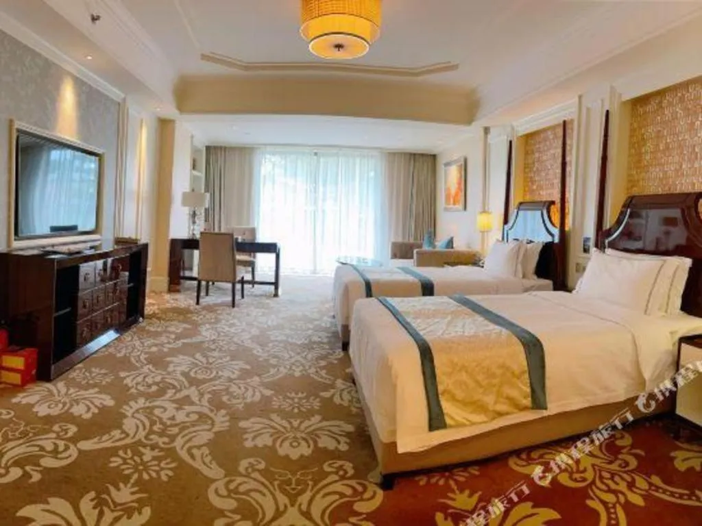 Bed in Lake Piedmont International Hotel