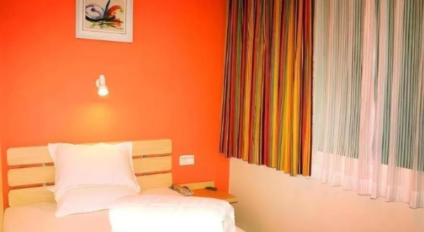 Bed in 7 Days Inn Qingdao Shandong Road Zhenning Overpass Branch