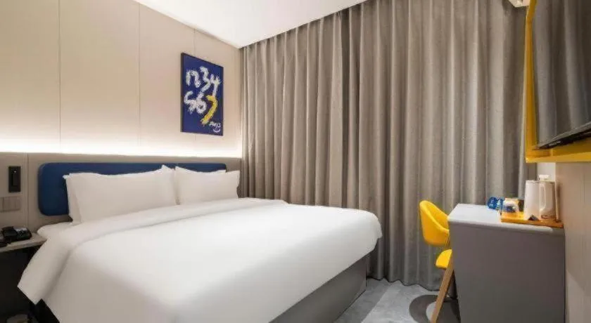 Bed in 7 Days Inn Qingdao Shandong Road Zhenning Overpass Branch