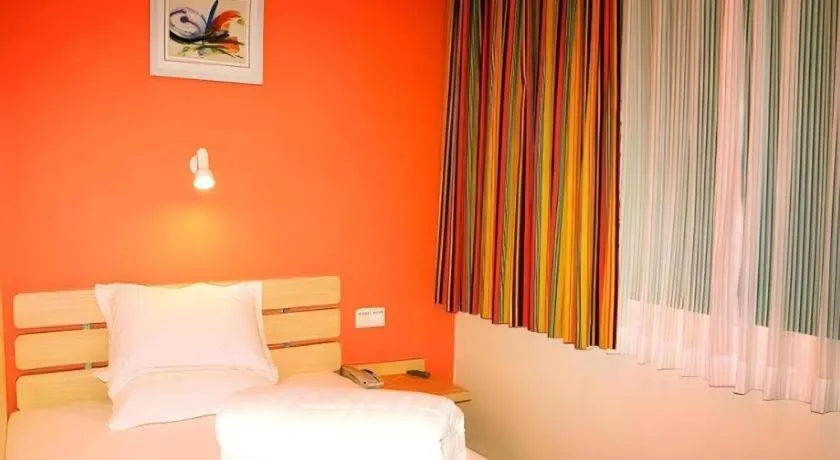 Bed in 7 Days Inn Qingdao Shandong Road Zhenning Overpass Branch