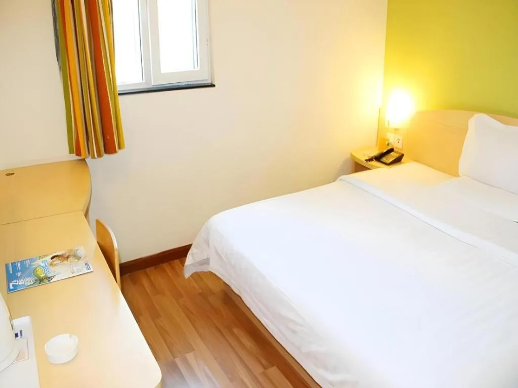 Bed in 7 Days Inn Qingdao Shandong Road Zhenning Overpass Branch