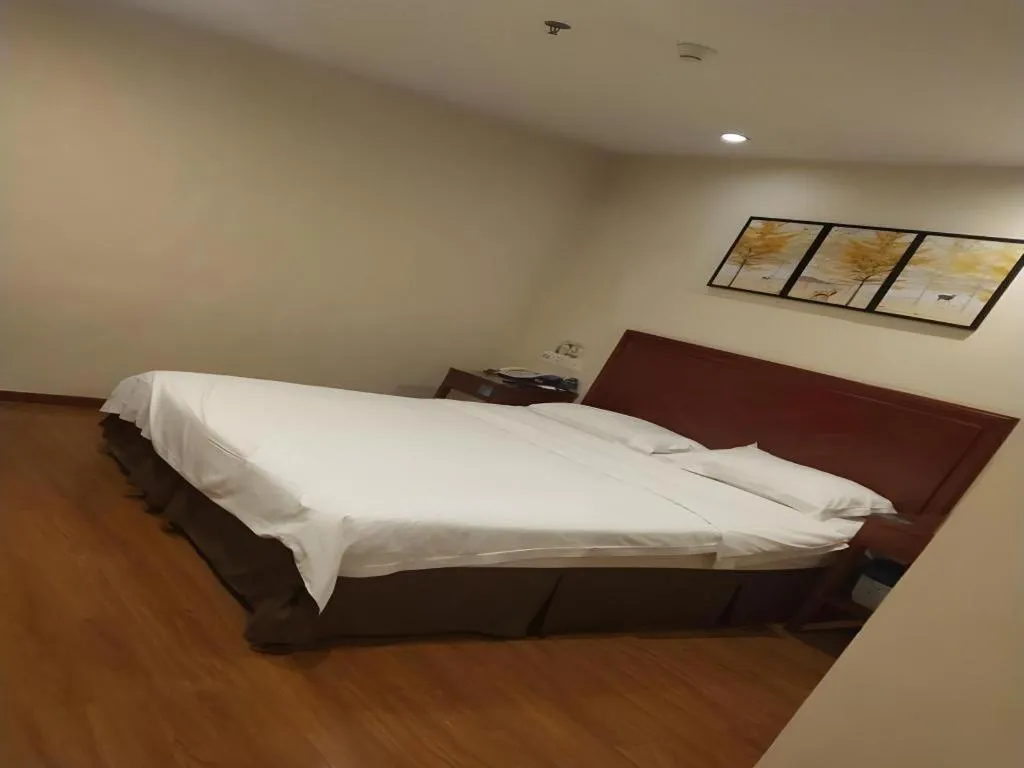 Bed in GreenTree Inn Jining Yanzhou Jiuzhou Fangyuan Business Hotel