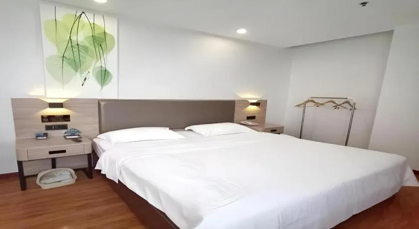 Bed in GreenTree Inn Jining Yanzhou Jiuzhou Fangyuan Business Hotel