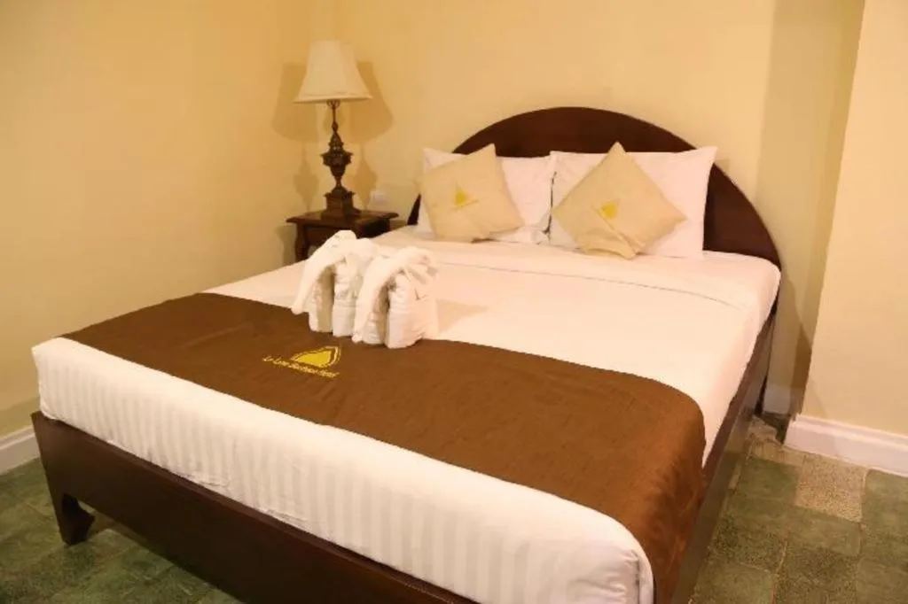 Bed in Le Luxe Boutique Hotel