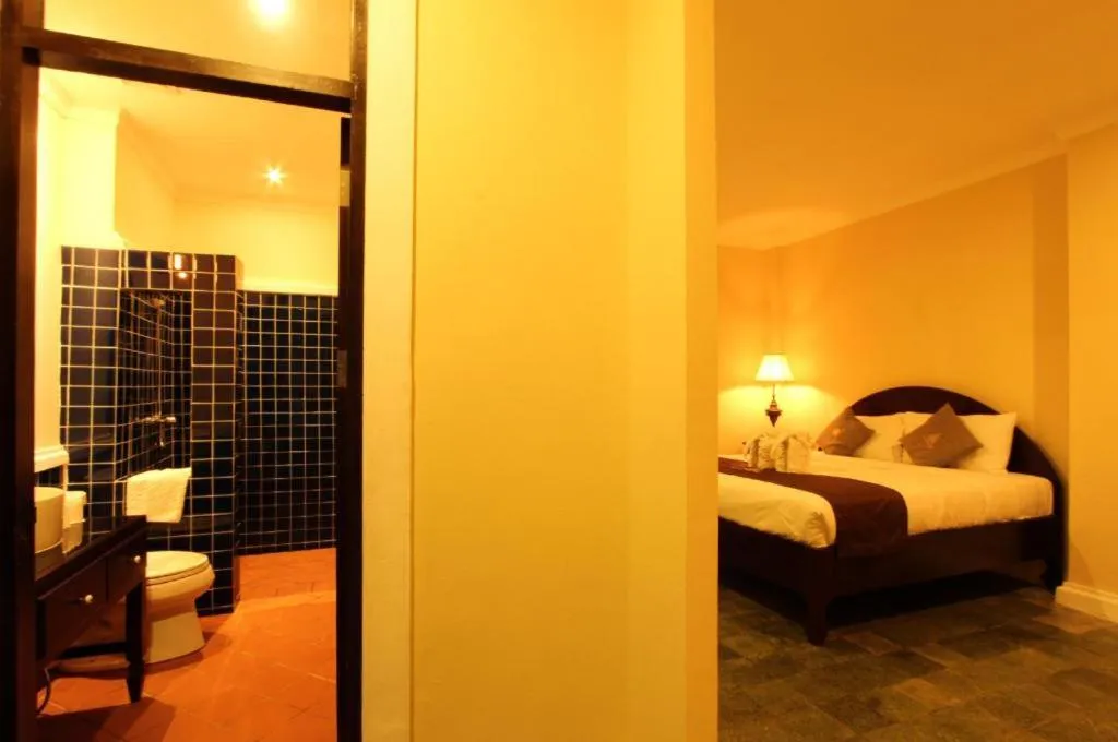 Bed in Le Luxe Boutique Hotel