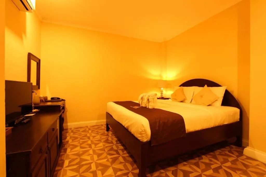 Bed in Le Luxe Boutique Hotel