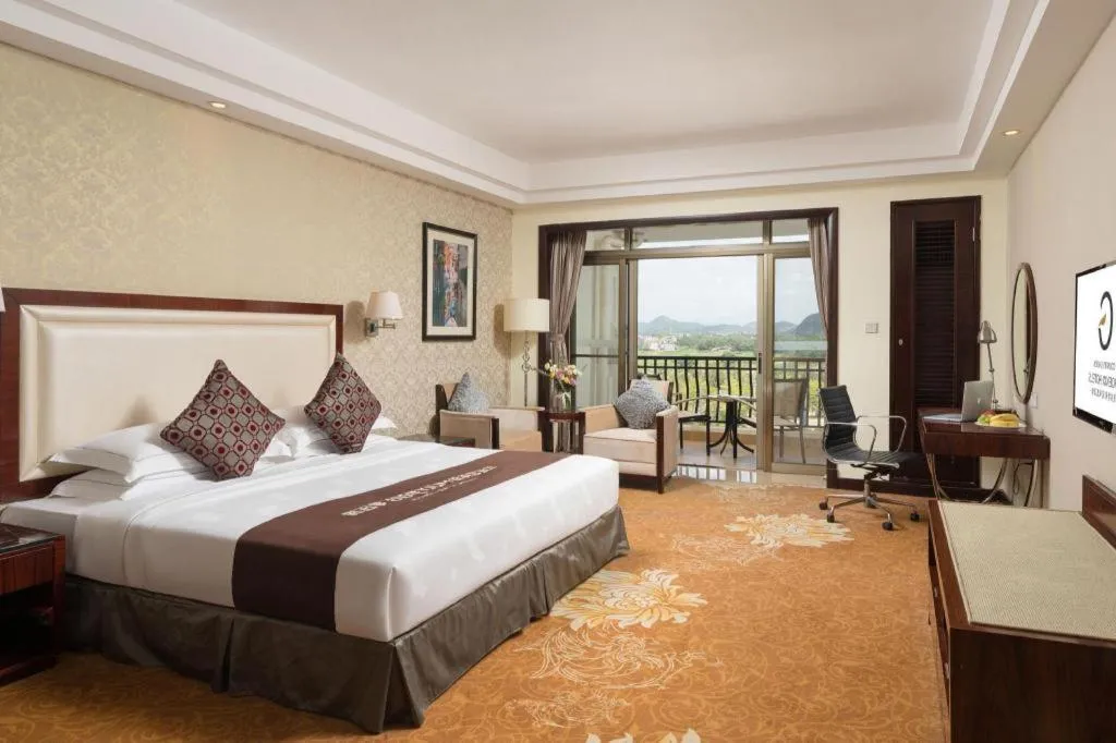 Bed in Country Garden Phoenix Hotel Maoming