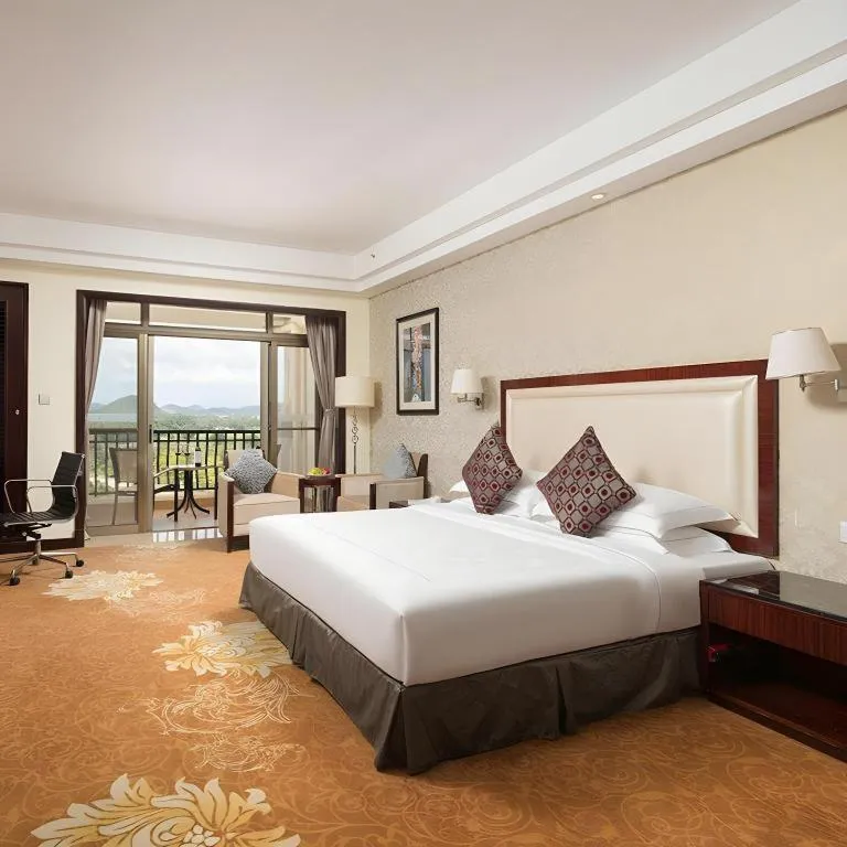 Bed in Country Garden Phoenix Hotel Maoming