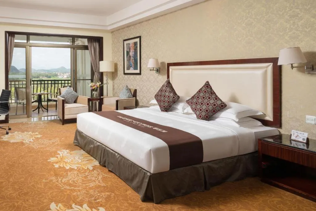 Bed in Country Garden Phoenix Hotel Maoming
