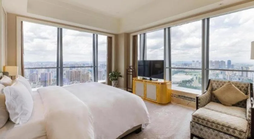 Bed in Ming Du Lakeside Hotel Nanning