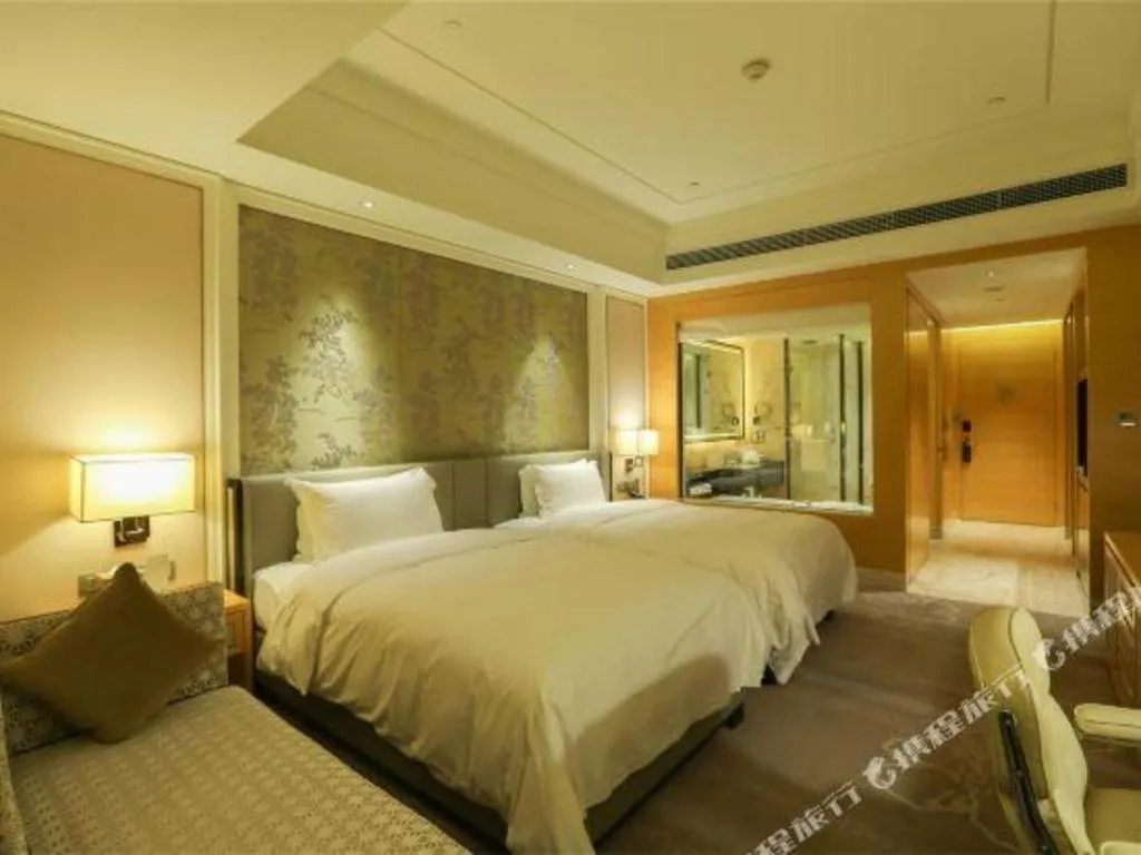 Bed in Ming Du Lakeside Hotel Nanning