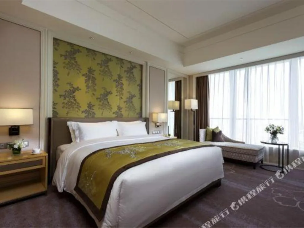 Bed in Ming Du Lakeside Hotel Nanning