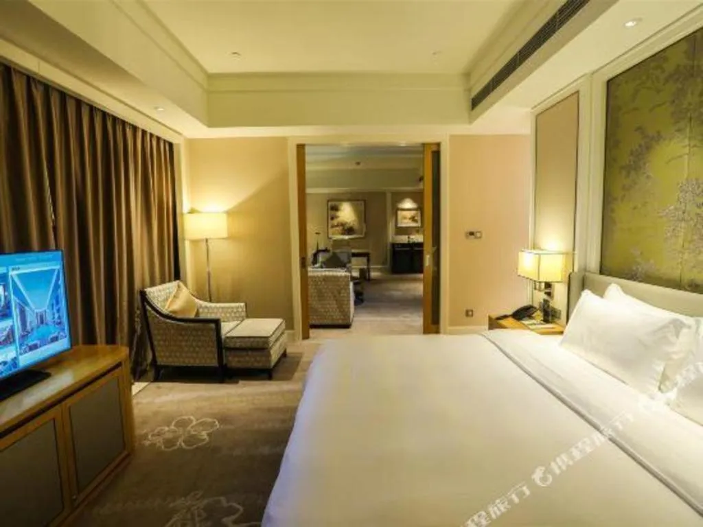 Bed in Ming Du Lakeside Hotel Nanning