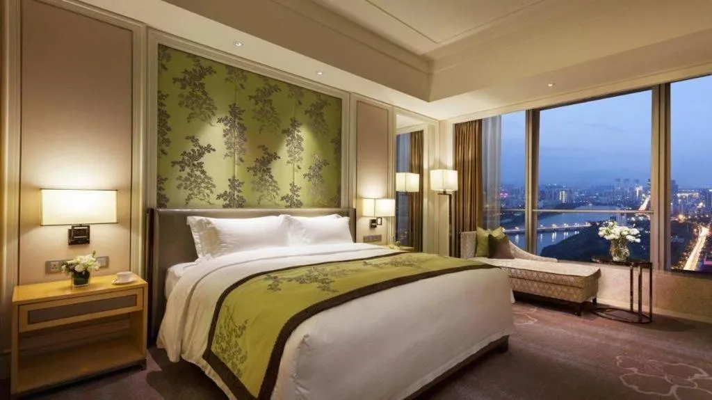 Bed in Ming Du Lakeside Hotel Nanning