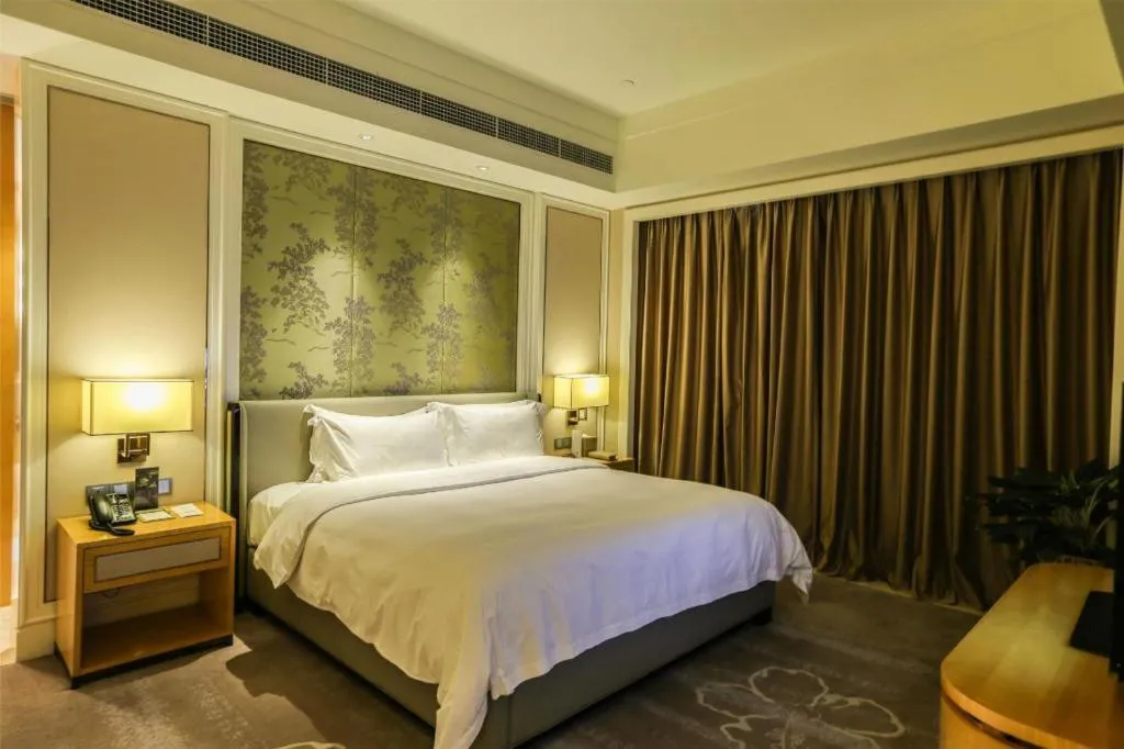 Bed in Ming Du Lakeside Hotel Nanning