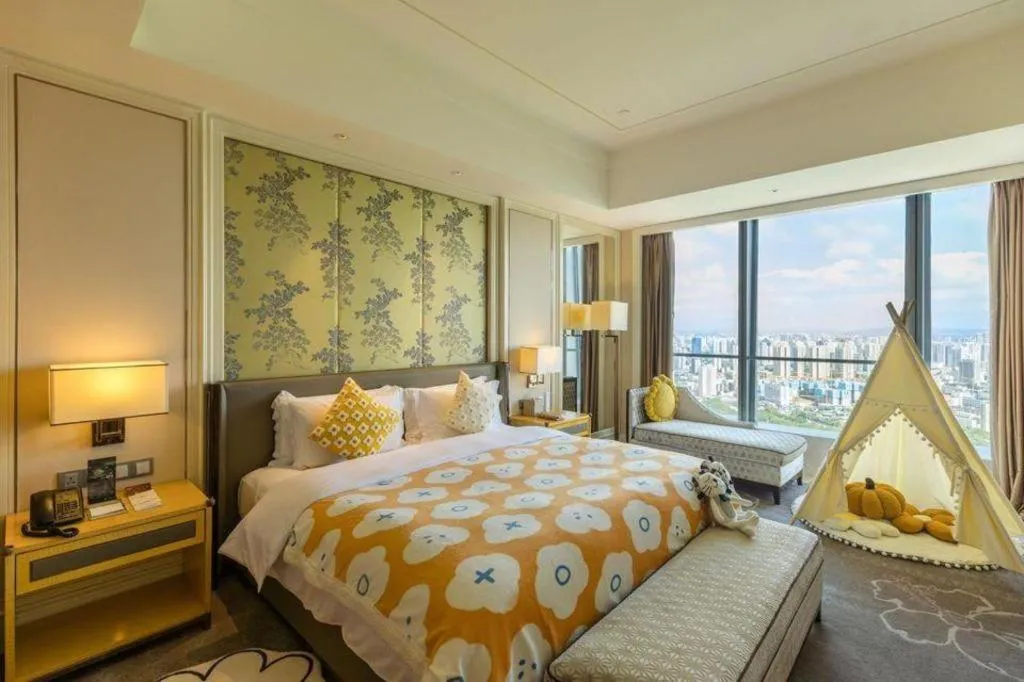 Bed in Ming Du Lakeside Hotel Nanning