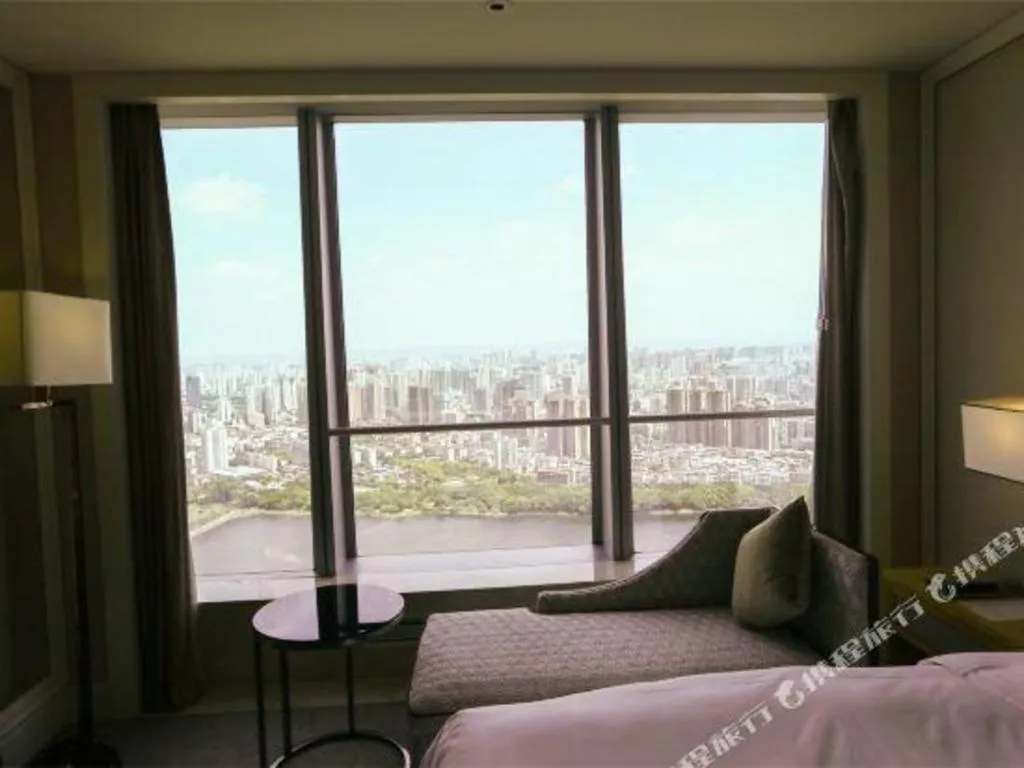 Bed in Ming Du Lakeside Hotel Nanning