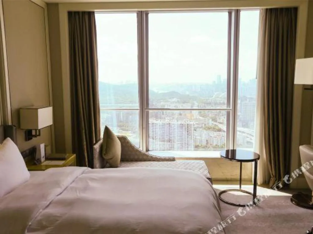 Bed in Ming Du Lakeside Hotel Nanning