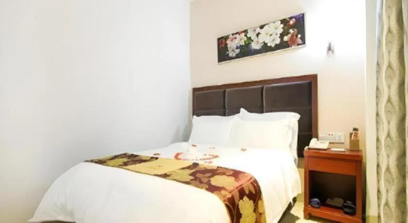 Bed in Qionghai Jin Mao Hotel