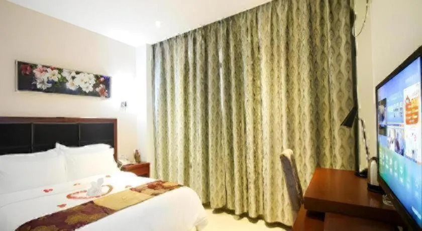 Bed in Qionghai Jin Mao Hotel