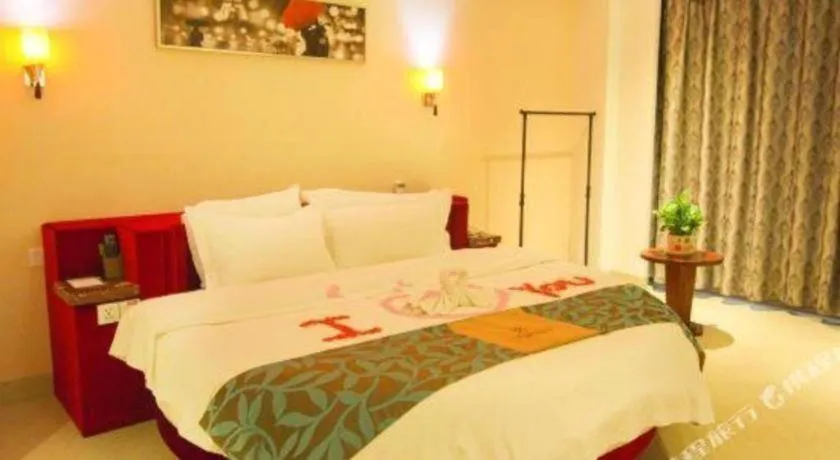 Bed in Qionghai Jin Mao Hotel