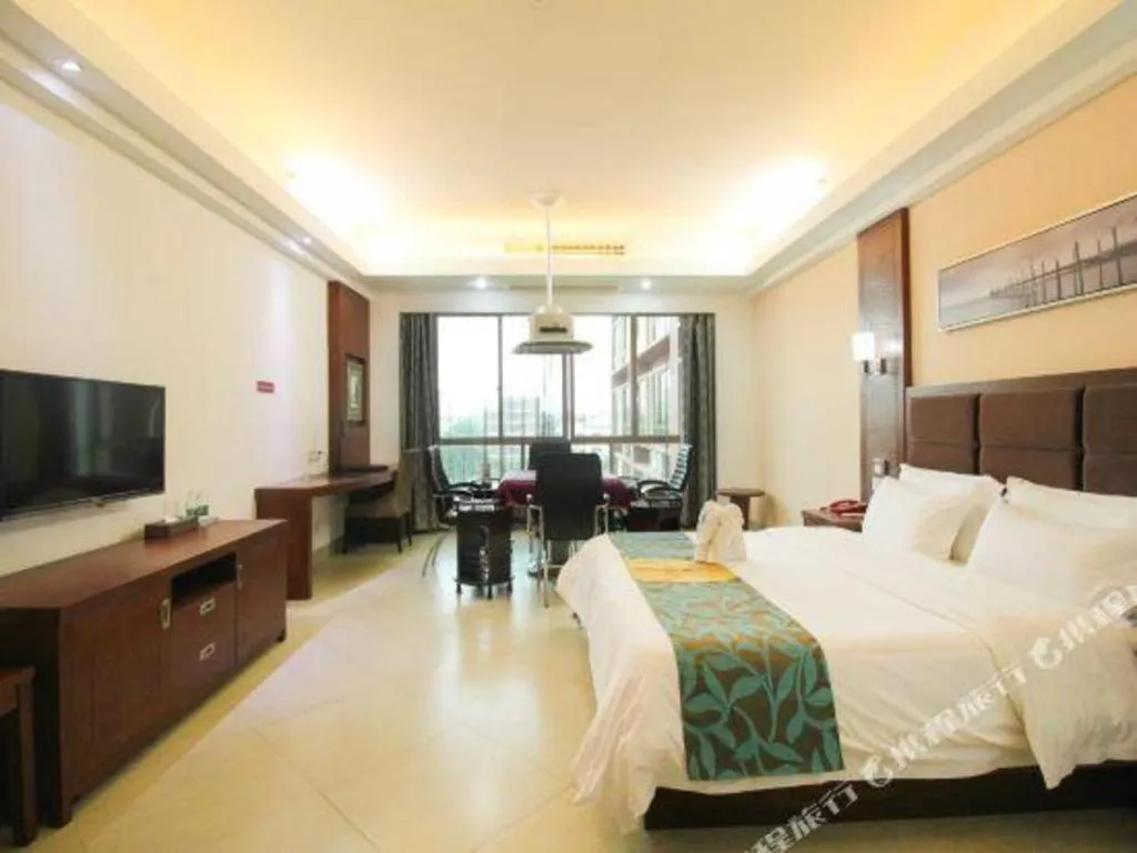 Bed in Qionghai Jin Mao Hotel