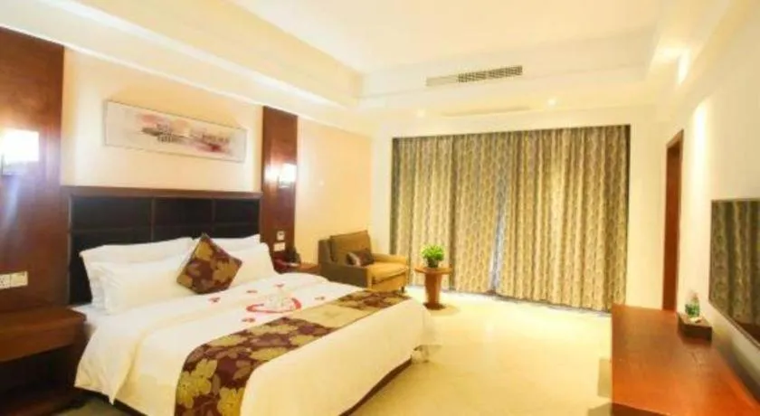 Bed in Qionghai Jin Mao Hotel