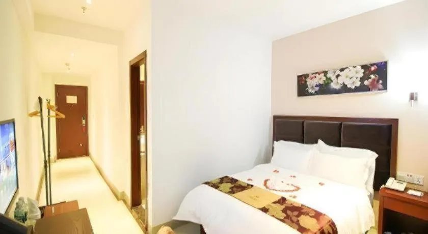 Bed in Qionghai Jin Mao Hotel