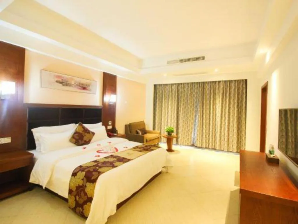 Bed in Qionghai Jin Mao Hotel