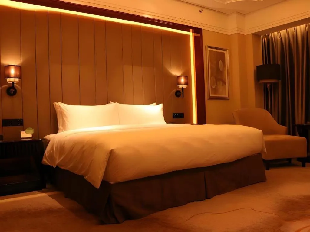 Bed in Wyndham Grand Plaza Royale Xianglin Shaoyang