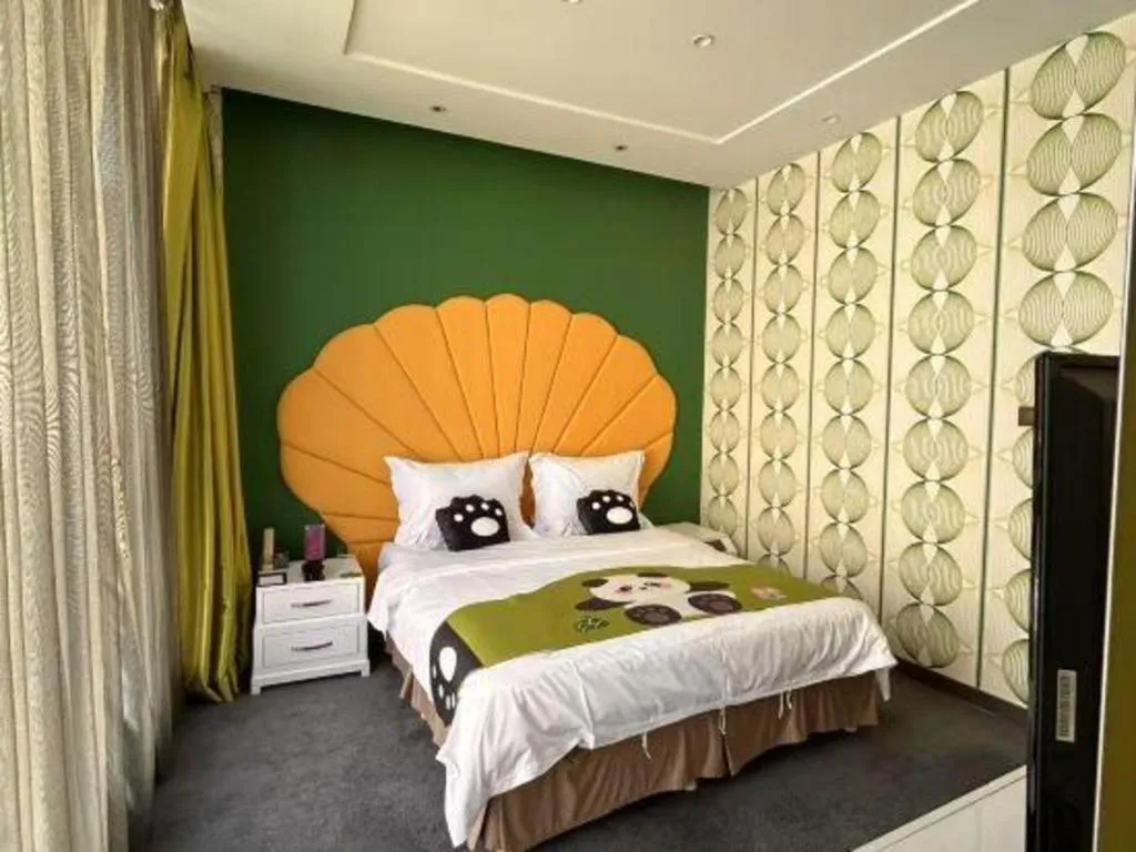 Bed in Harbin Ju Jian Hotel