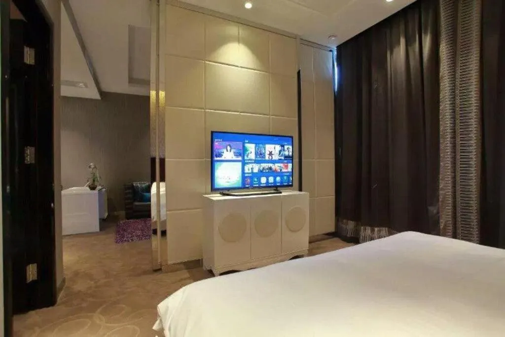 Bed in Harbin Ju Jian Hotel