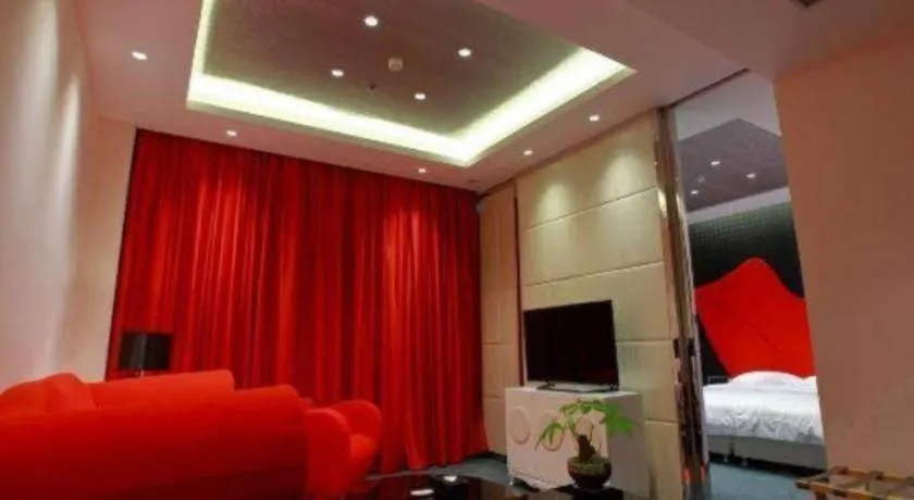 Bed in Harbin Ju Jian Hotel