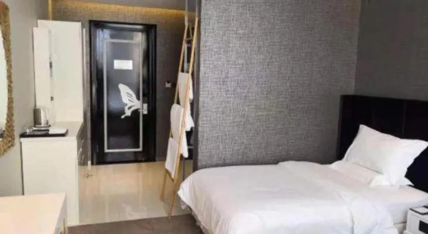 Bed in Harbin Ju Jian Hotel