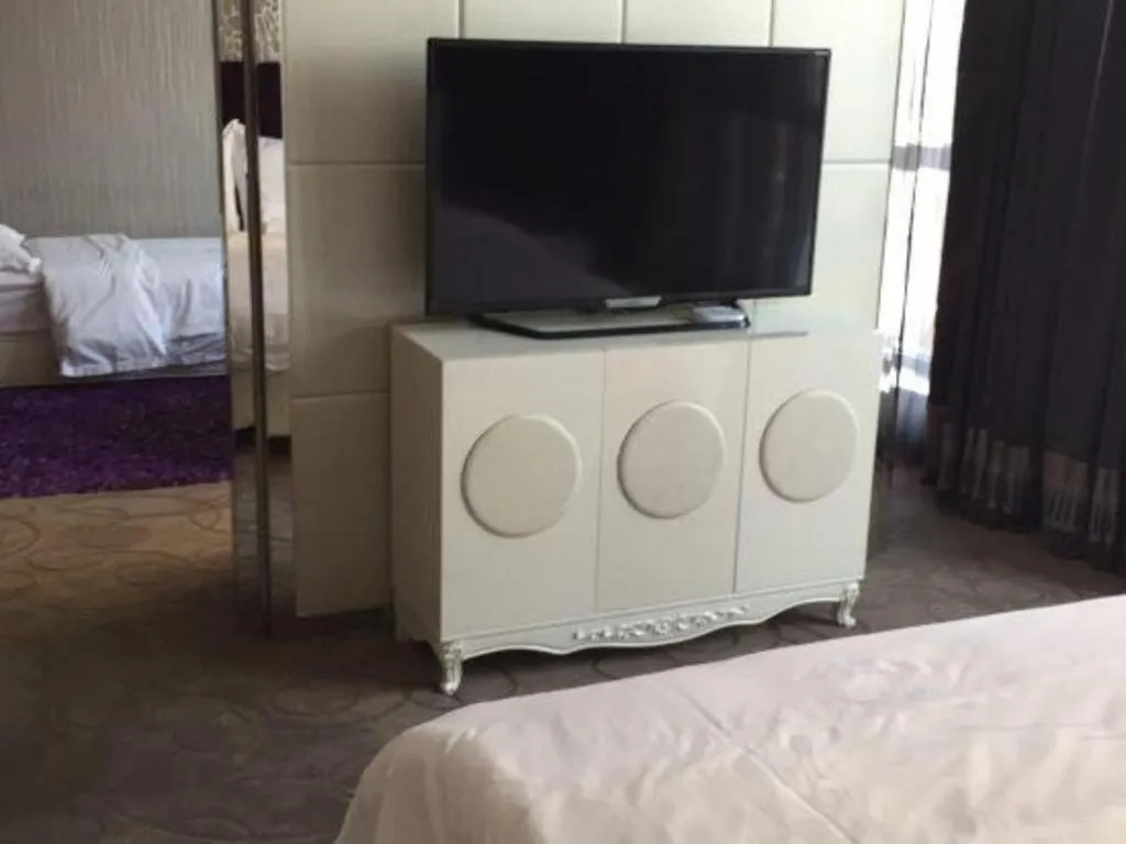 Bed in Harbin Ju Jian Hotel