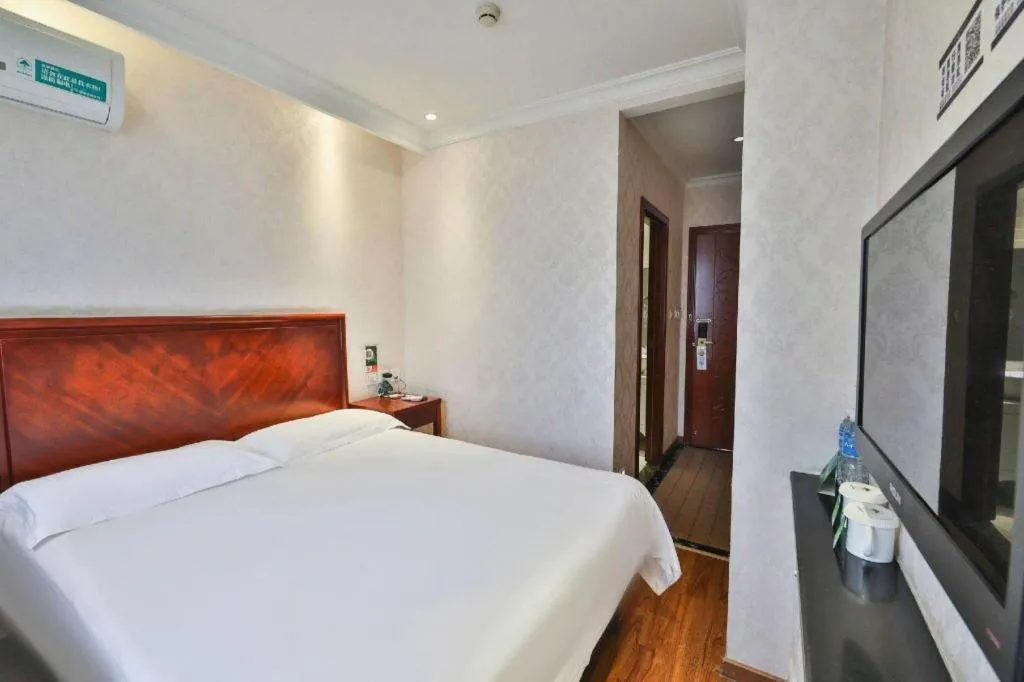 Bed in GreenTree Inn Beijing Daxing Xingye Street Liyuan Business Hotel
