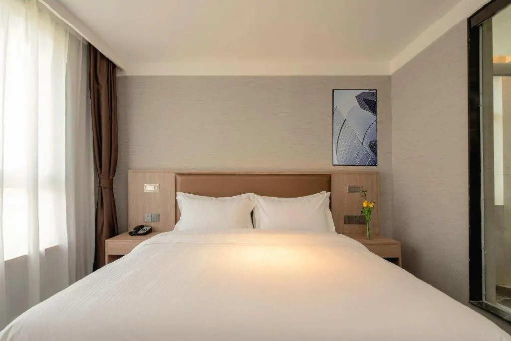 Bed in GreenTree Inn Ganzhou Sankang Temple DaRunFa Express Hotel