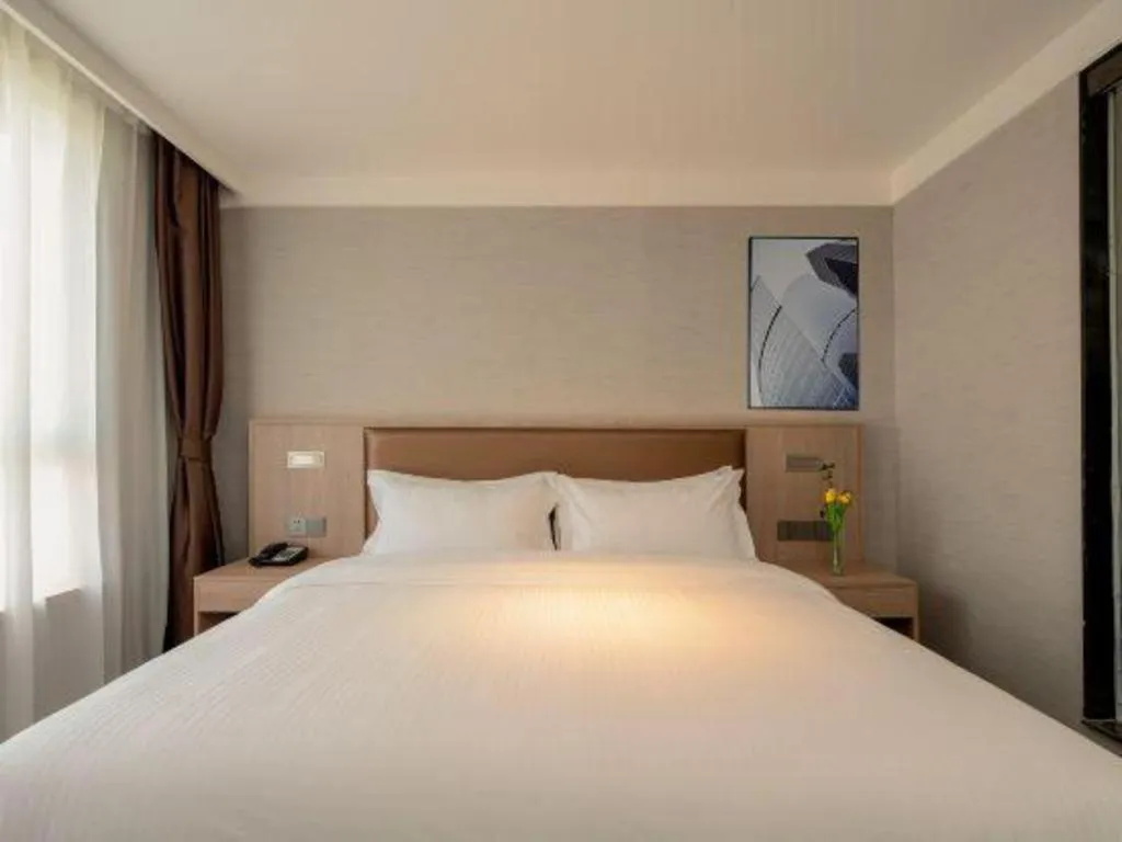 Bed in GreenTree Inn Ganzhou Sankang Temple DaRunFa Express Hotel