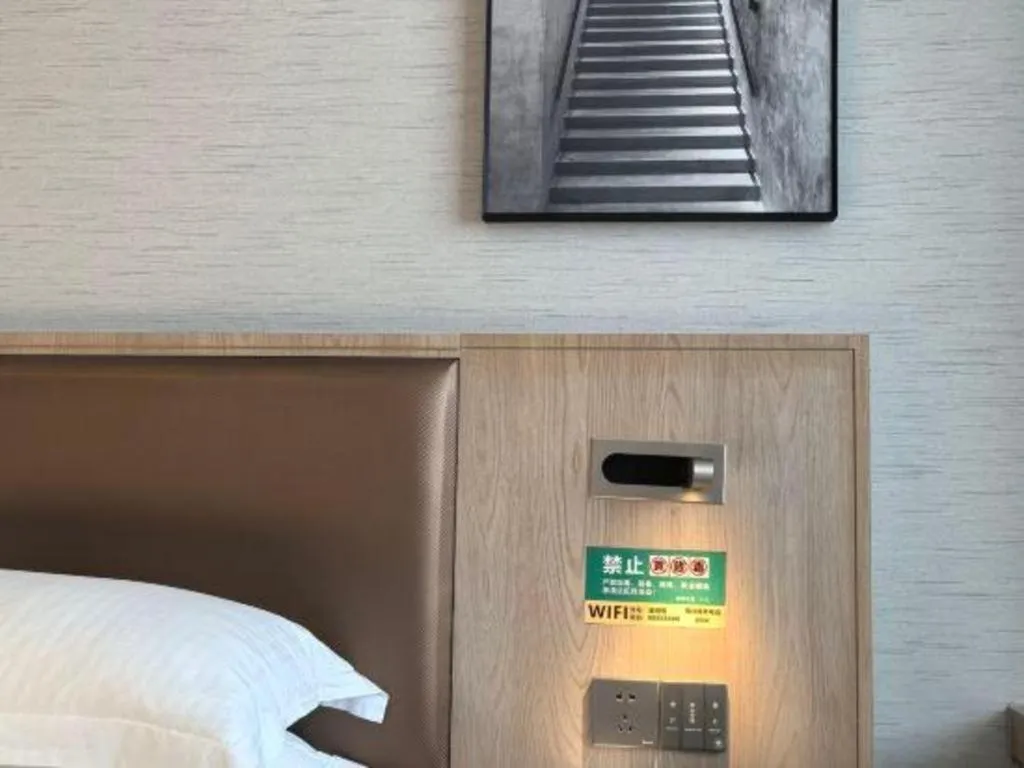 Bed in GreenTree Inn Ganzhou Sankang Temple DaRunFa Express Hotel