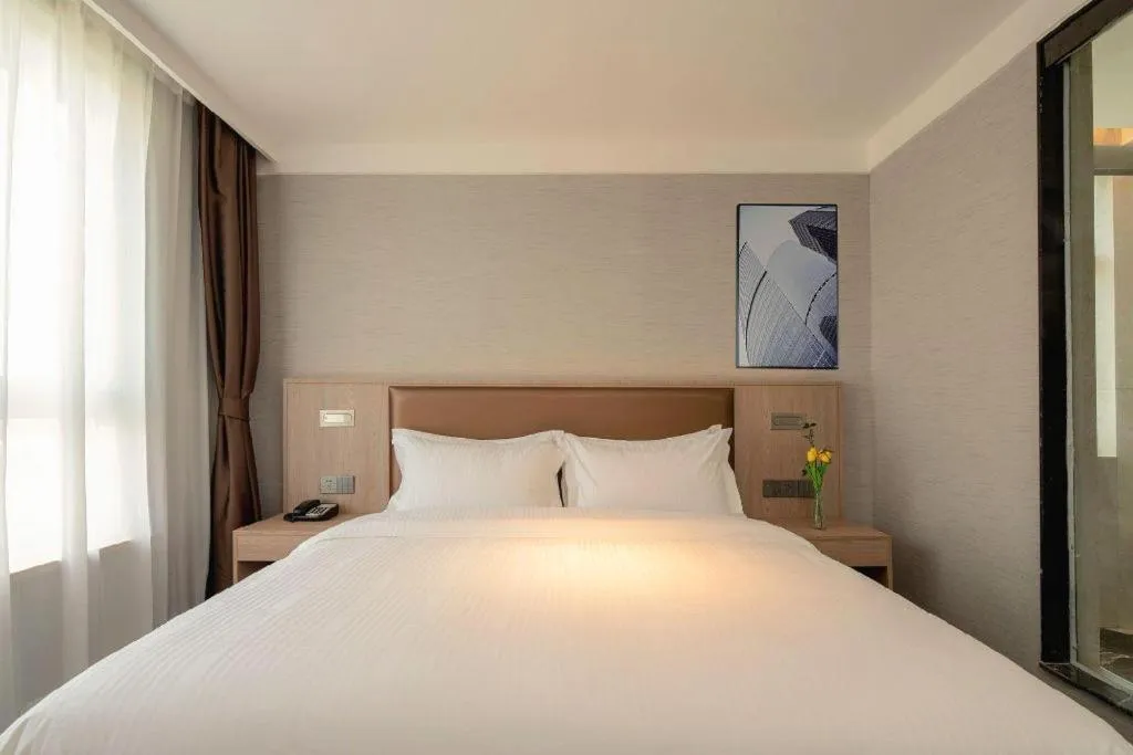 Bed in GreenTree Inn Ganzhou Sankang Temple DaRunFa Express Hotel