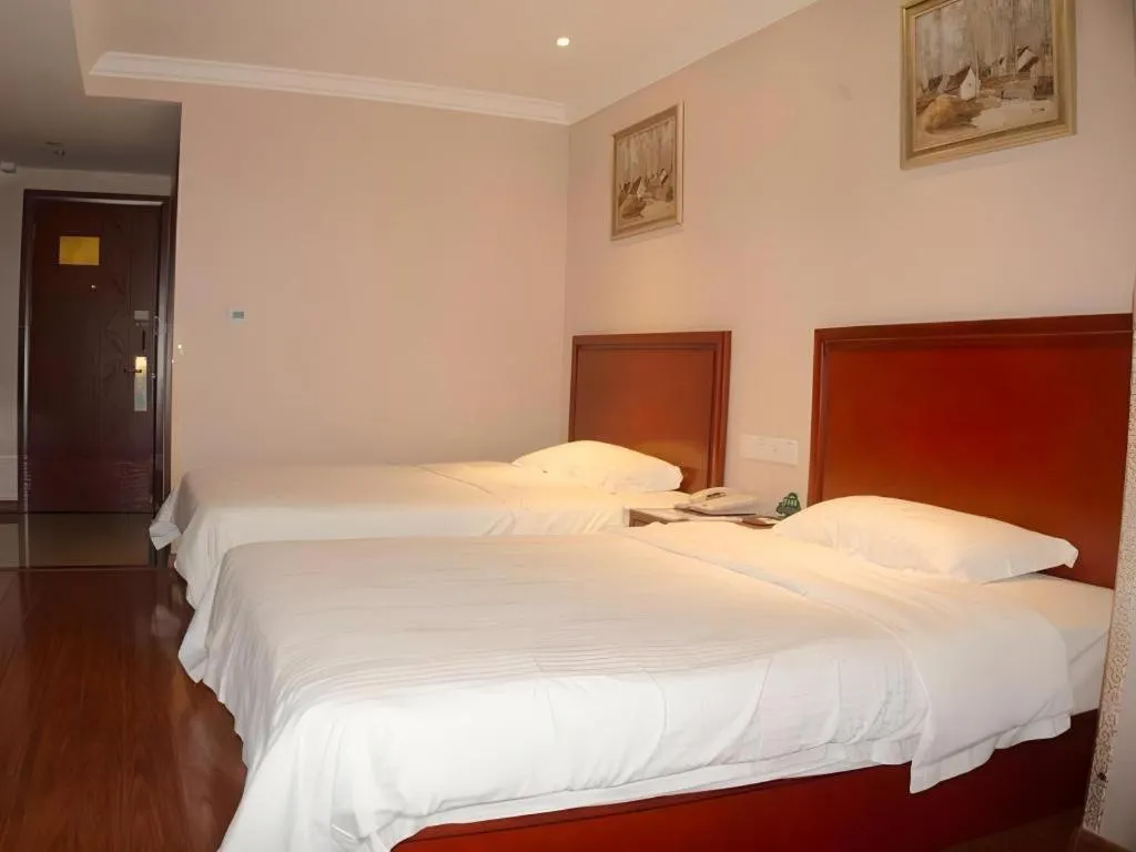 Bed in GreenTree Inn Ganzhou Sankang Temple DaRunFa Express Hotel