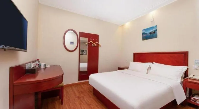 Bed in GreenTree Inn Suzhou Railway Station North Square Haobainian Wedding Dress City Express Hotel