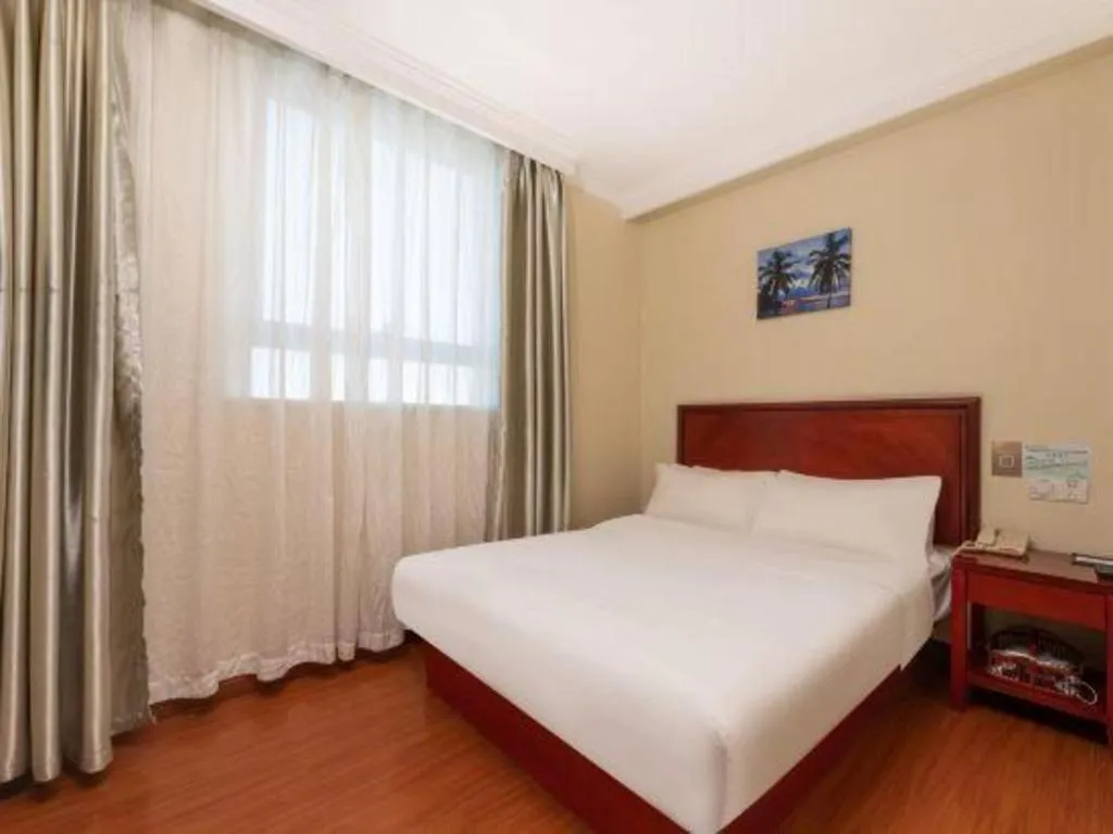 Bed in GreenTree Inn Suzhou Railway Station North Square Haobainian Wedding Dress City Express Hotel