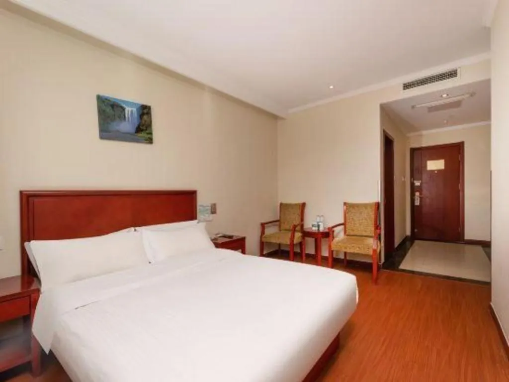 Bed in GreenTree Inn Suzhou Railway Station North Square Haobainian Wedding Dress City Express Hotel