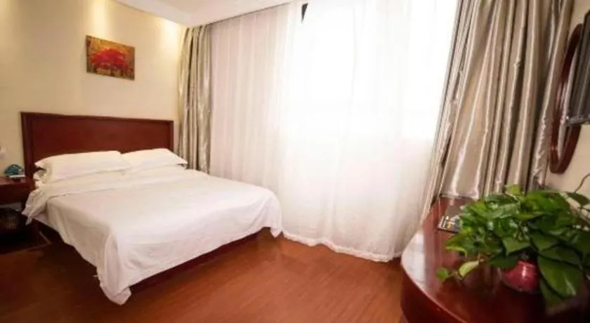 Bed in GreenTree Inn Suzhou Railway Station North Square Haobainian Wedding Dress City Express Hotel