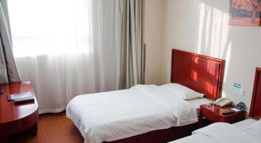 Bed in GreenTree Inn Suzhou Railway Station North Square Haobainian Wedding Dress City Express Hotel
