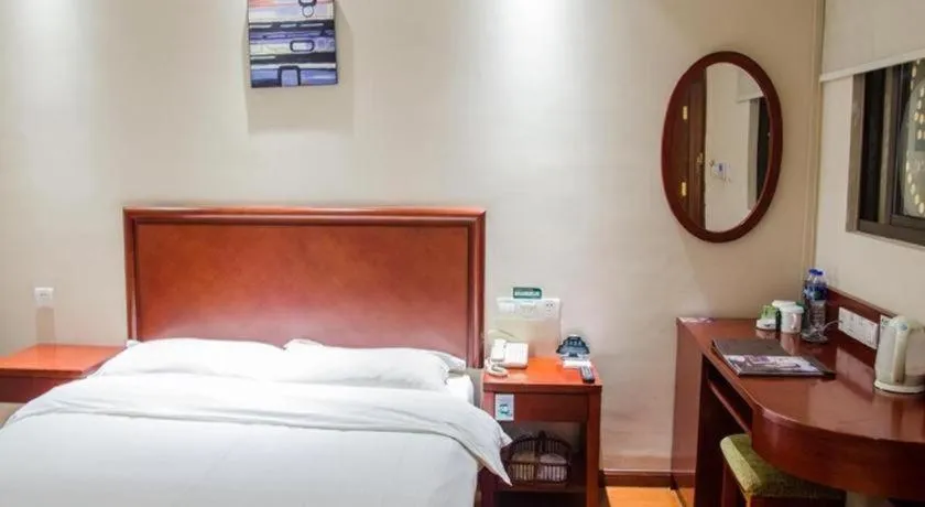 Bed in GreenTree Inn Suzhou Railway Station North Square Haobainian Wedding Dress City Express Hotel