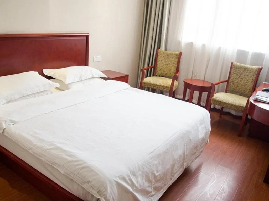 Bed in GreenTree Inn Suzhou Railway Station North Square Haobainian Wedding Dress City Express Hotel