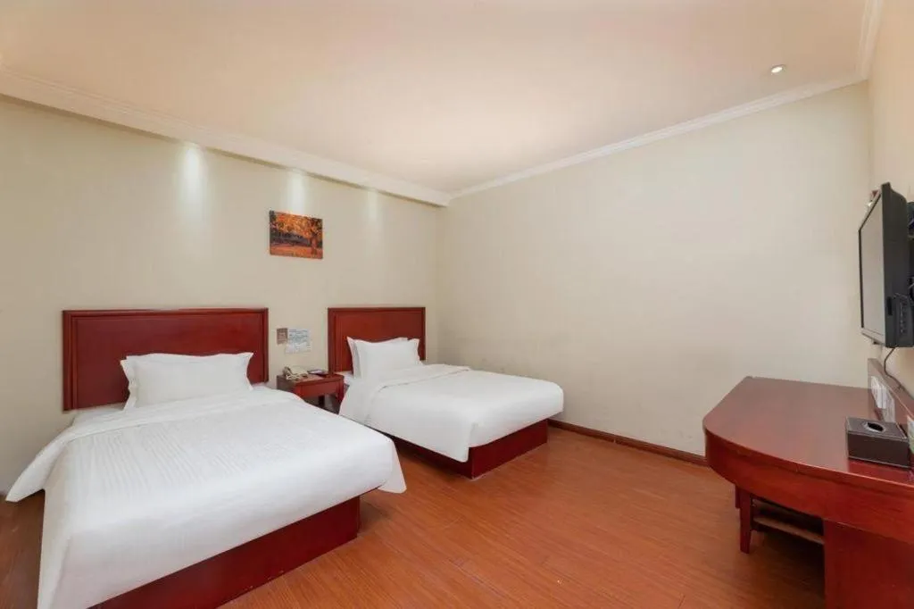 Bed in GreenTree Inn Suzhou Railway Station North Square Haobainian Wedding Dress City Express Hotel